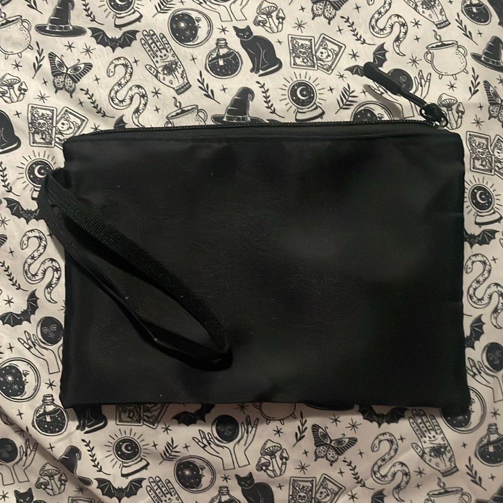 Hocus Pocus Black Zipper Pouch With strap - Picture 2 of 4